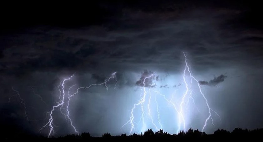 Ostrzeżenie meteorologiczne dla Legnicy - będzie silny wiatr, możliwe burze  