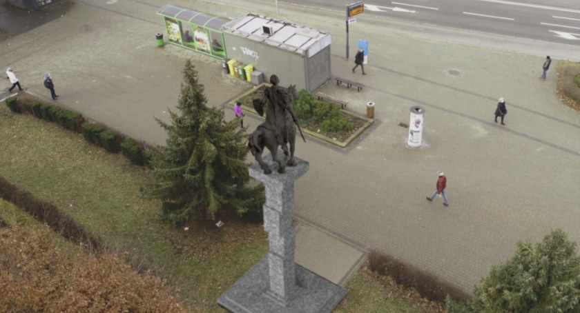Co z pomnikiem księcia Henryka Pobożnego na Placu Słowiańskim? PiS szuka miliona