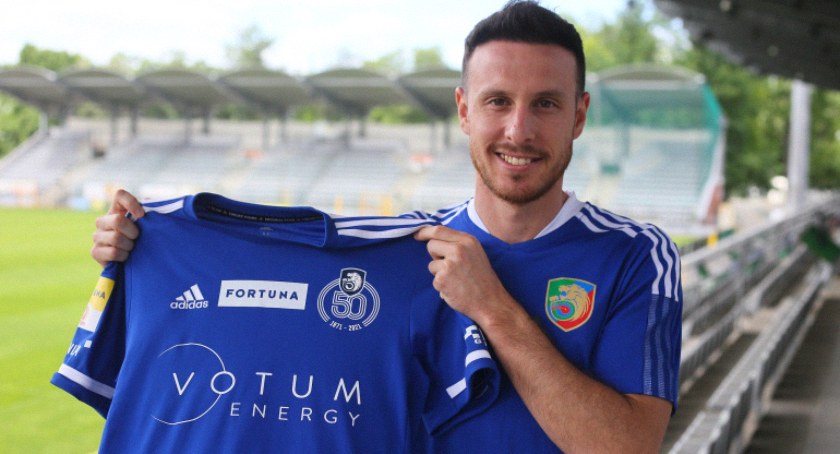 OFICJALNIE! Hitowy transfer stał się faktem. Angelo Henriquez piłkarzem Miedzi