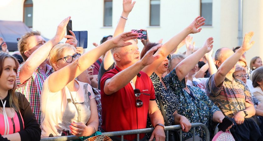 Golec uORKIESTRA w Legnicy. Festyn parafialny na osiedlu Piekary [FOTO, WIDEO]