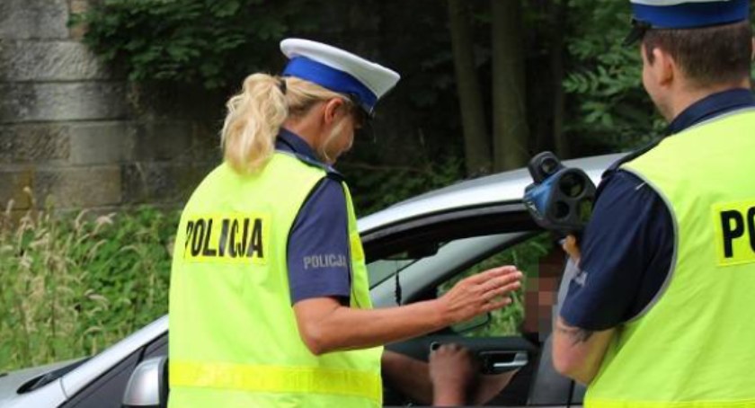 Młody legniczanin wydmuchał podczas kontroli drogowej ponad 2 promile alkoholu  
