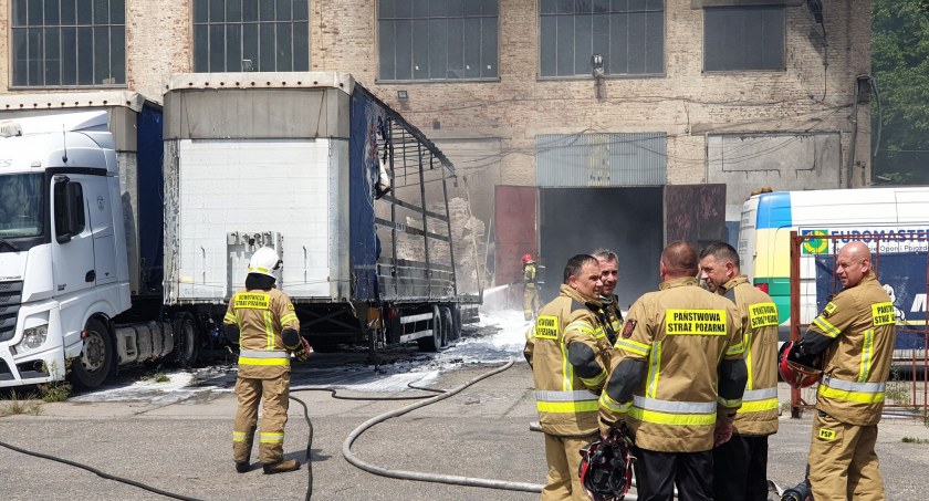Nikt w pożarze nie ucierpiał  - dobre wieści z akcji gaśniczej przy ul. Hangarowej w Legnicy  