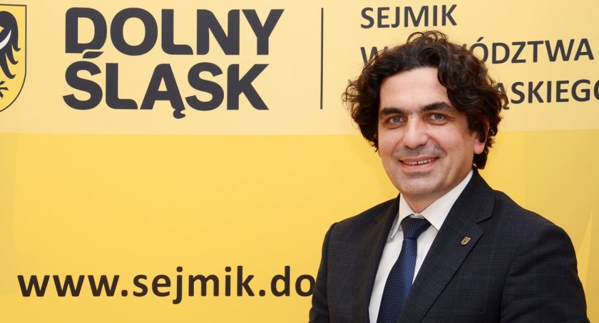 Wicemarszałek zszokowany decyzją prezydenta Legnicy ws. teatru