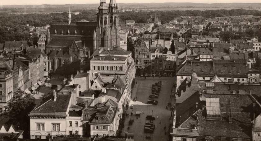 Tak wyglądał legnicki rynek za czasów III Rzeszy – archiwalne zdjęcie z wieży kościoła św. Jana