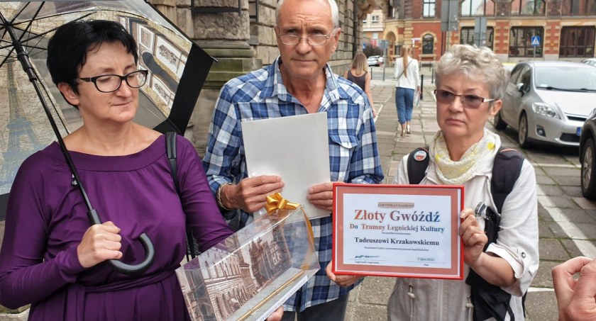 Tadeusz Krzakowski otrzymał od mieszkańców złoty gwóźdź do trumny legnickiej kultury 