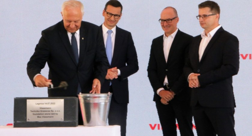 Premier Morawiecki wmurował kamień węgielny pod budowę niemieckiej fabryki w Legnicy. Firma zatrudni 1700 osób  