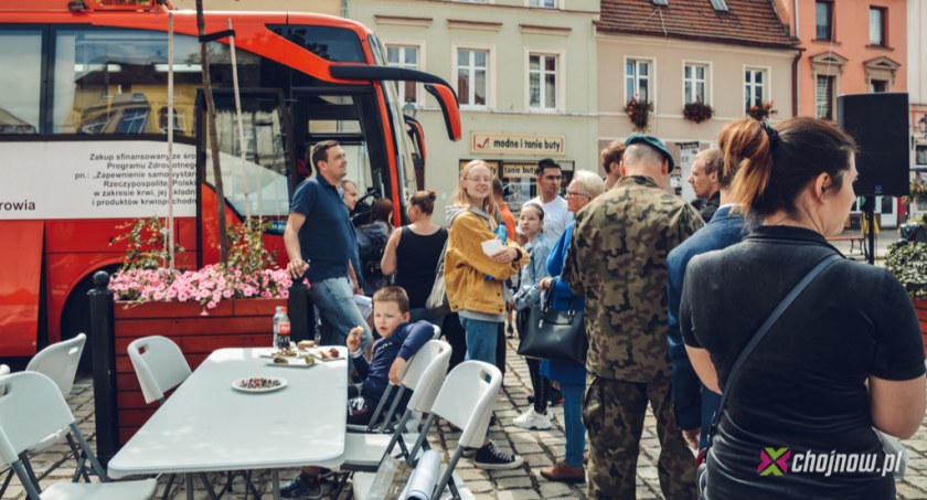 Krwawy piknik w Chojnowie. Kilkadziesiąt osób przyszło w niedzielę podzielić się swoją krwią [FOTO]
