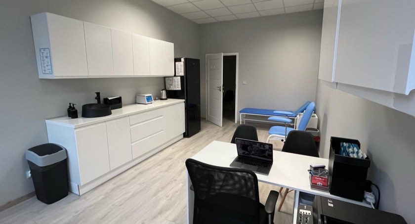W centrum Legnicy już działa Mobil-LAB Mobilny Punkt Pobrań. W ofercie laboratorium blisko 2500 badań
