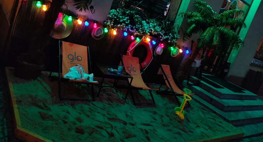 Inspektorat budowlany skontrolował Ministerstwo. Czy pub złamał prawo budując plażę?   