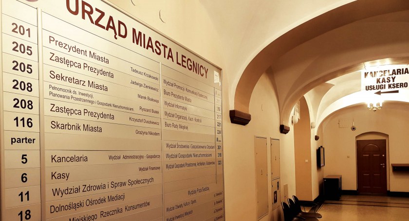 Prezydent Legnicy ulżył urzędnikom. Wcześniej wyjdą do domu