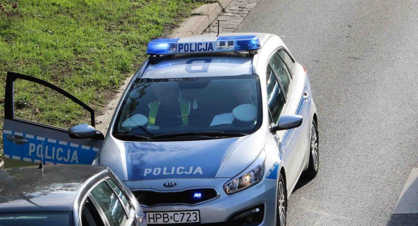 Kierowca Audi bez prawa jazdy i naćpany. Przyjechał z Lubina