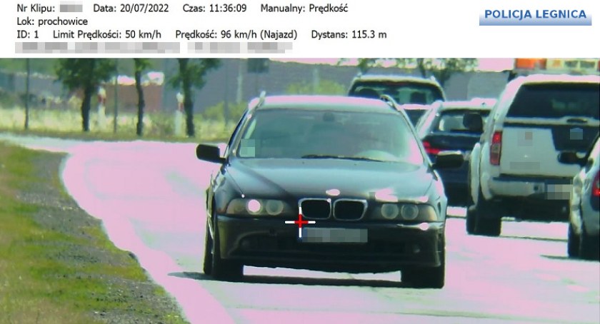 Prochowice. 16-latek uciekał BMW przed policyjnym radiowozem
