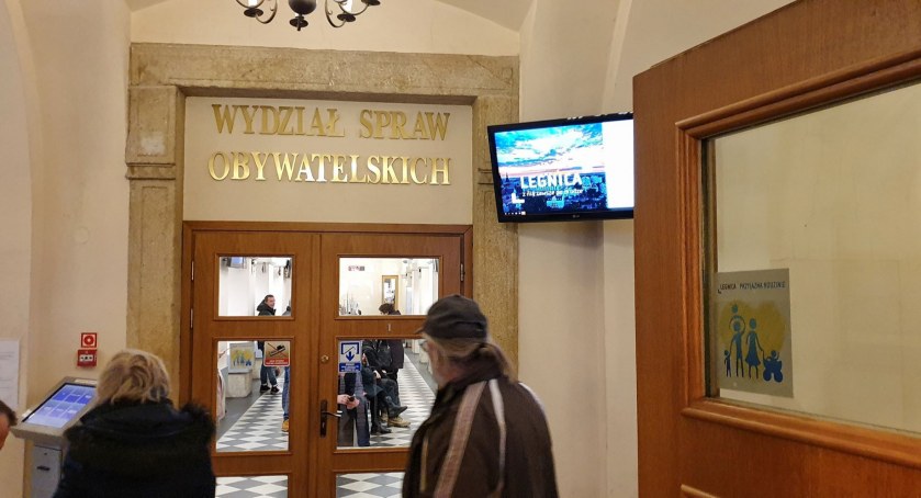Urząd miasta tłumaczy się z długich kolejek w referacie komunikacji
