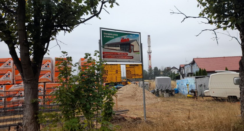 Na legnickich Piekarach powstaje nowy market. Otwarcie w październiku