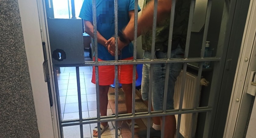 38-latek z Legnicy rzucił się z nożem na policjanta! 