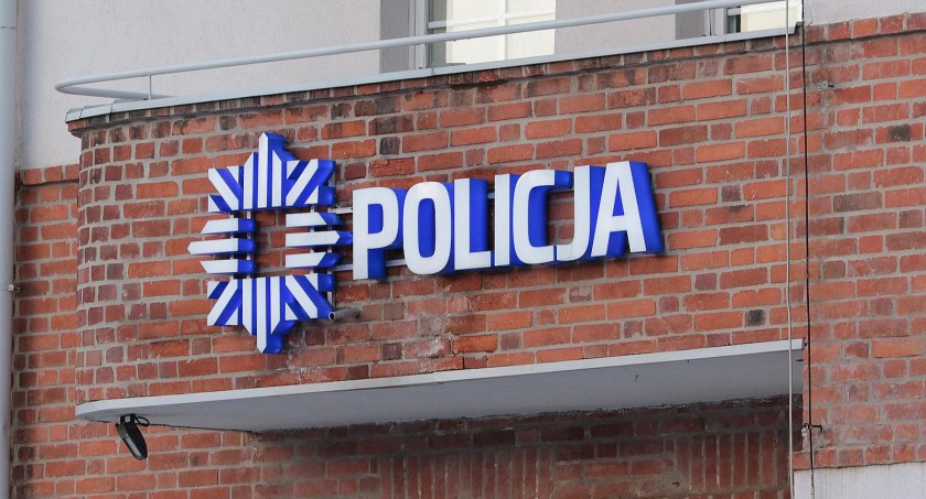 Wyprzedził policyjny radiowóz na podwójnej ciągłej jadąc 157 km/h [WIDEO]