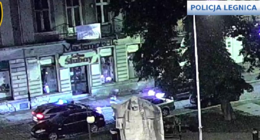 Nocna kradzież samochodu w Legnicy. Tym razem złodziej nie zajechał za daleko [FILM]