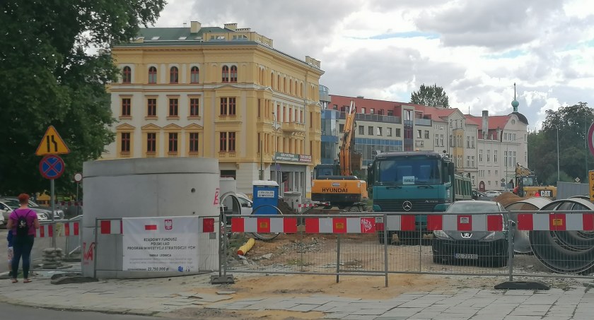 Co z tym Placem Słowiańskim? 