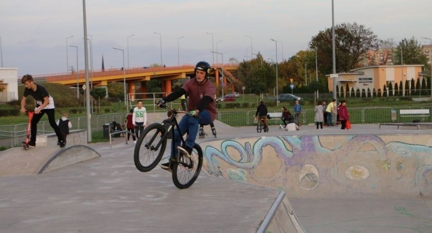 Red Bull robi film o braciach Godziek na legnickim skateparku 