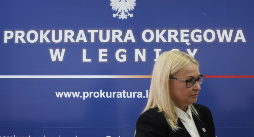 W sprawie pary przygniecionej szafą prokuratura wyklucza przestępstwo