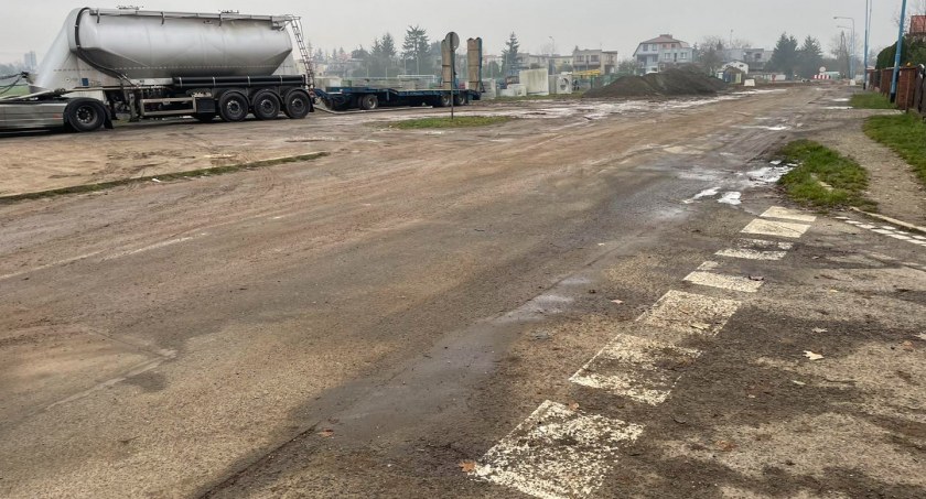 Legnickie błoto. Poślizg przy budowie zbiorczej drogi południowej