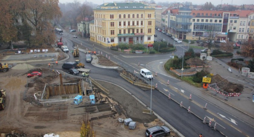 Zmiana organizacji ruchu przy przebudowywanym pl. Słowiańskim