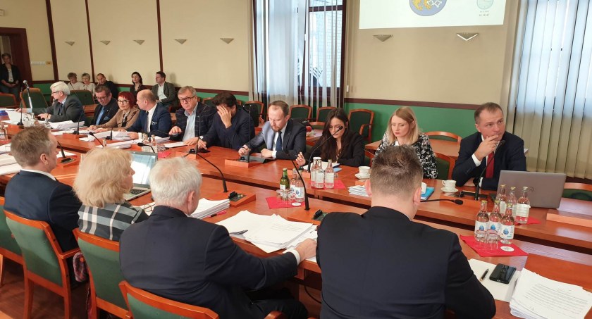 Radni zablokowali podwyżkę podatku i likwidację izby wytrzeźwień