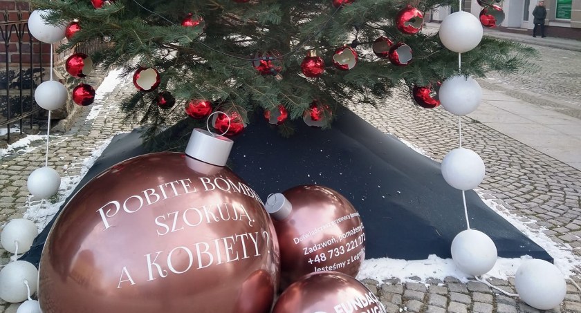 Fundacja Raduga: Pobite bombki szkokują. A kobiety? 