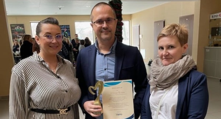 Legnicki policjant został wyróżniony za charytatywną pomoc