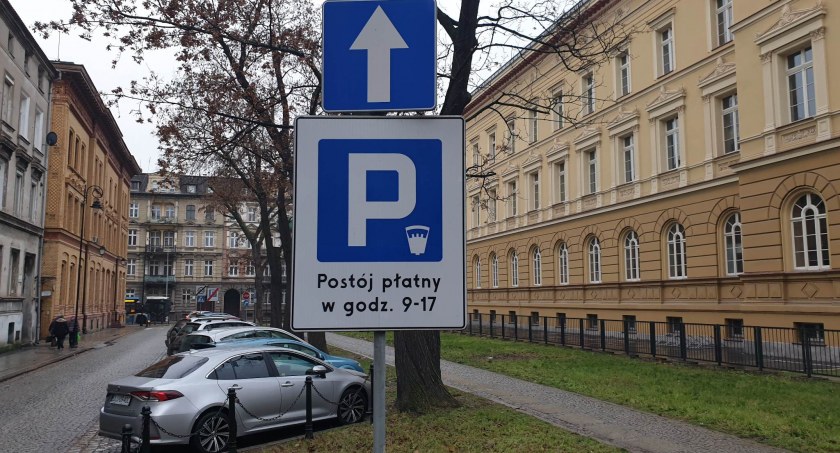 Prezydent Legnicy proponuje horrendalną podwyżkę opłat za parkingi 