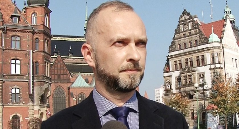 Zaciemnienie pomaga w prawidłowym użytkowaniu skateparku 