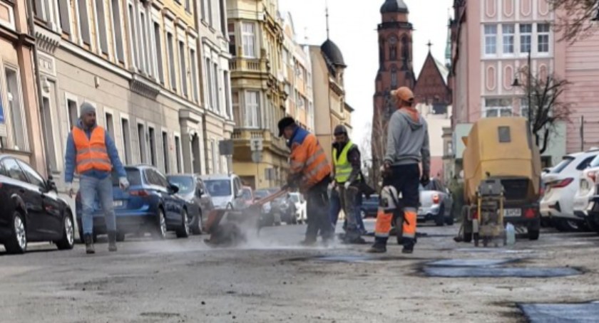 Ogłoszono przetarg na łatanie dziur w ulicach