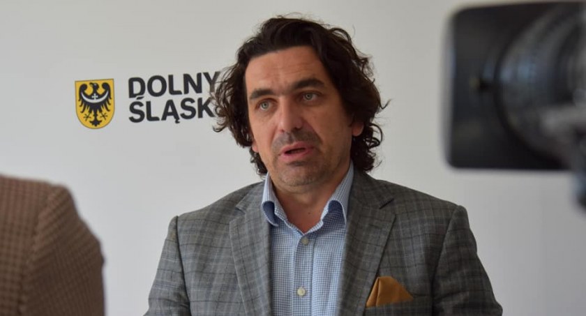 Czy Krzakowski dogadał się z marszałkiem w sprawie teatru?