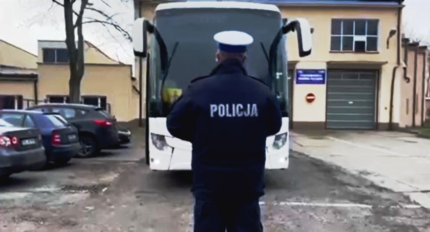Gdzie zgłosić kontrolę autokaru przed wyjazdem dziecka na ferie?