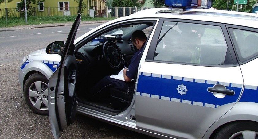 Pijany stomatolog próbował przekupić policjantów z drogówki