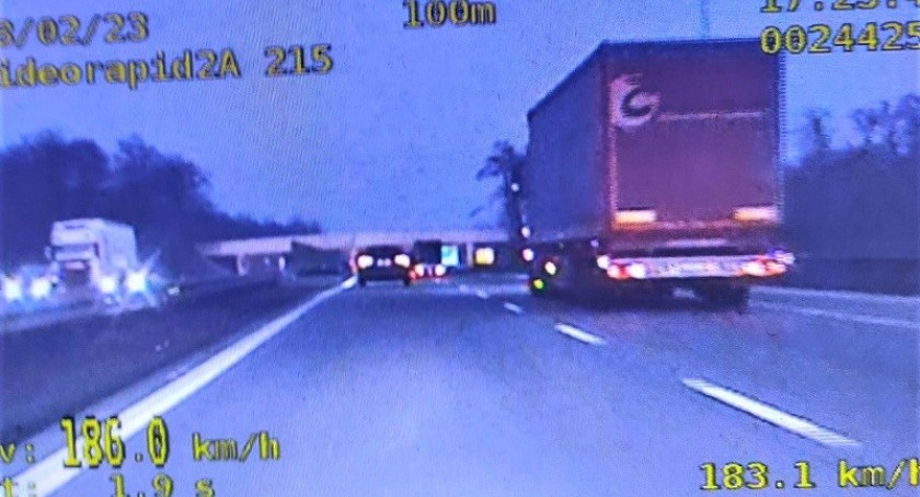 Drogowy pirat z Czech pruł autostradą 186 km/h  