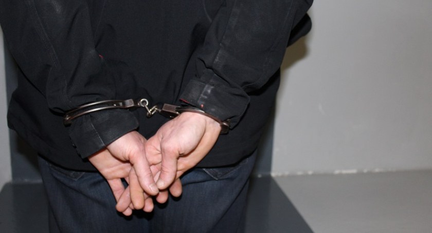 Próbował wręczyć policjantom łapówkę