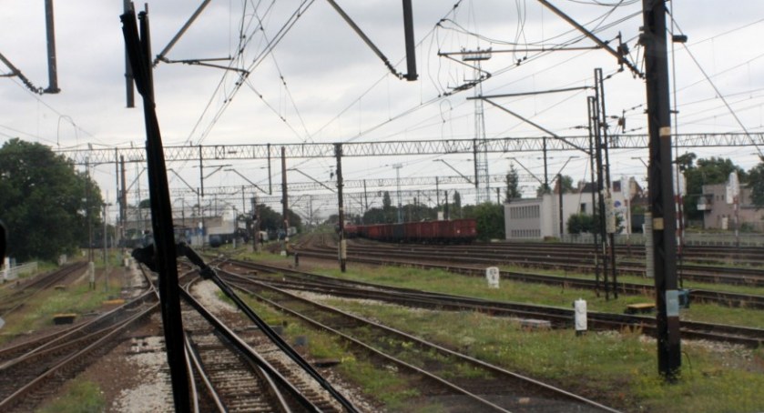 Złodzieje uszkodzili sieć trakcyjną pod Legnicą