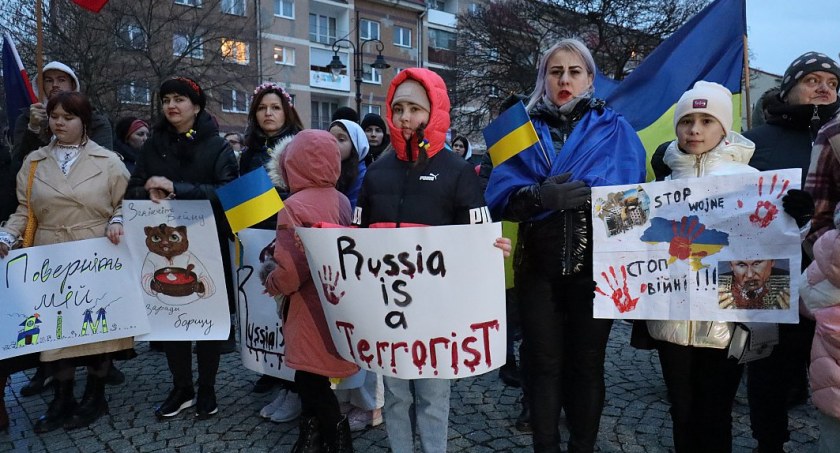 Antywojenna manifestacja w rocznicę napaści Rosji na Ukrainę. FOTOGALERIA
