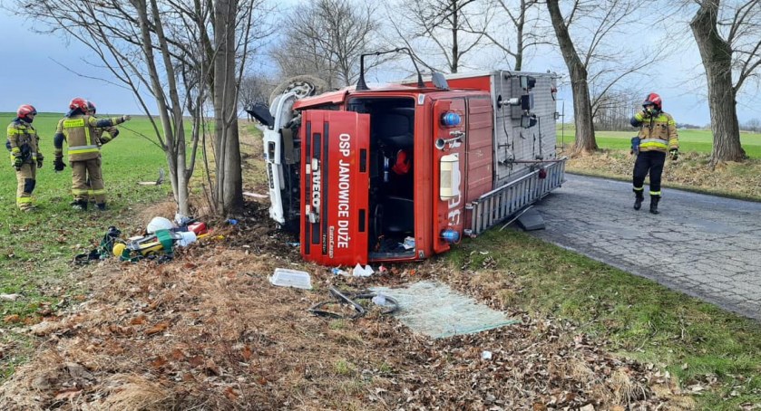 Wypadek wozu strażackiego. Są ranni