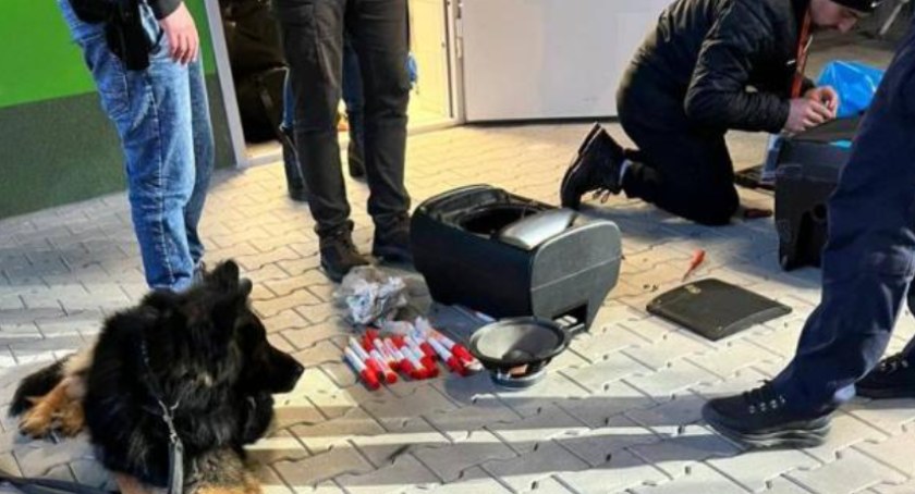 Kibic Miedzi trafił do celi za odpalenie racy w Lubinie