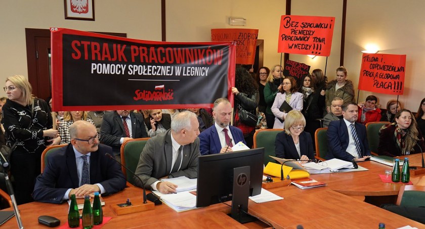 Koniec strajku? Prezydent dogadał się ze związkowcami i radnymi