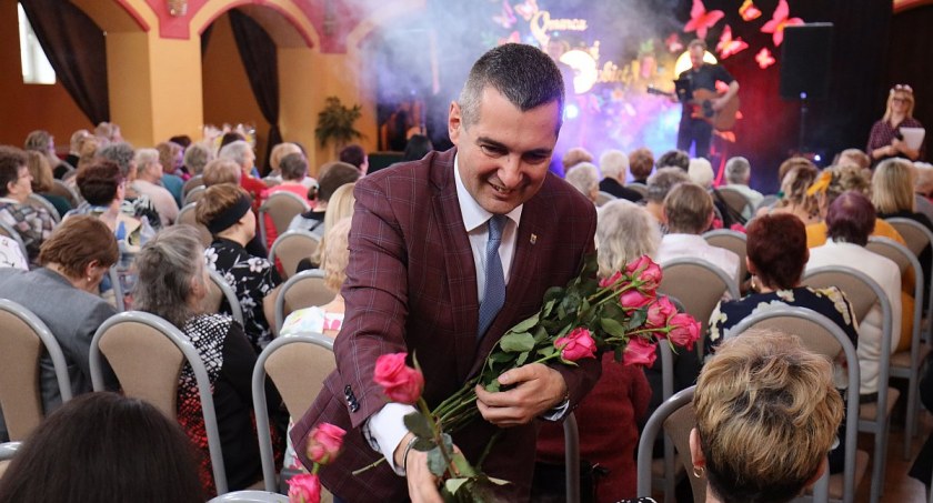 Dzień Kobiet w Legnickim Polu - wójt Rafał Plezia organizuje imprezę dla pań