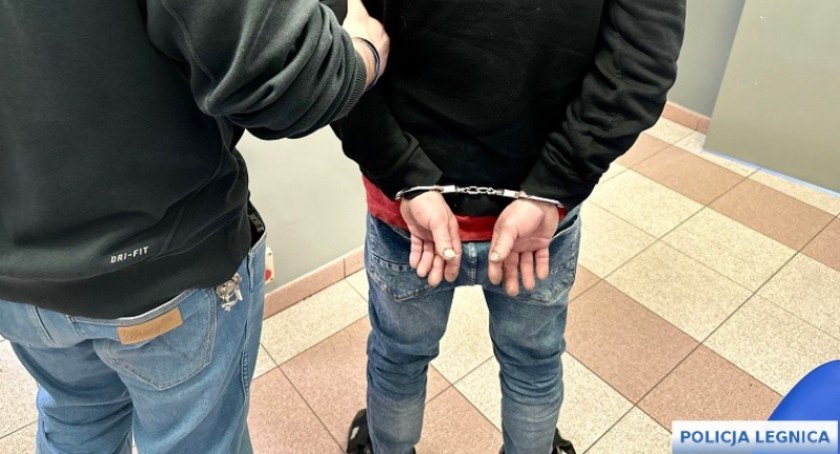 Policja zatrzymała dwóch podpalaczy samochodów. FILM
