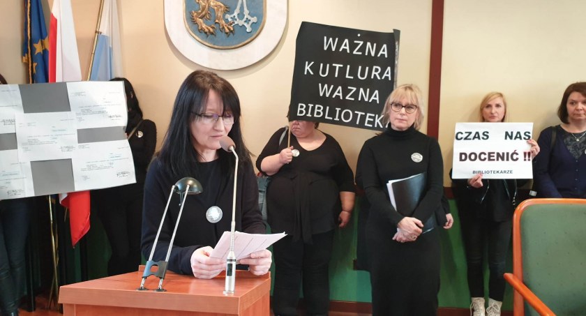 Bibliotekarze domagali się na sesji podwyżek pensji