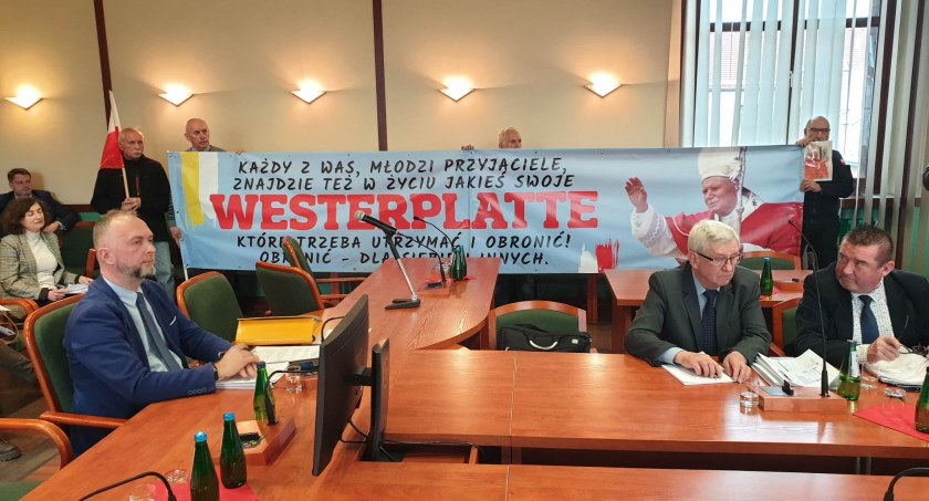 Rada Miejska Legnicy apeluje o obronę dobrego imienia papieża 