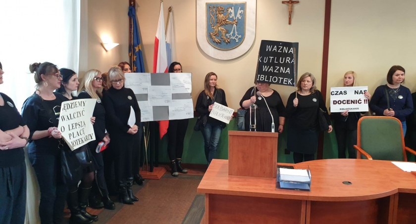 Na razie bez porozumienia w sprawie podwyżek dla bibliotekarzy