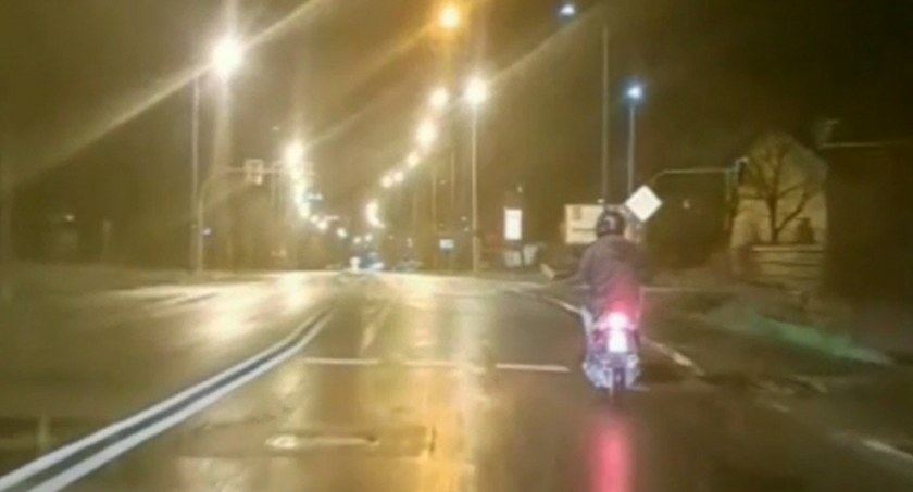 Miał kradziony motorower i 2,5 promila (FILM)