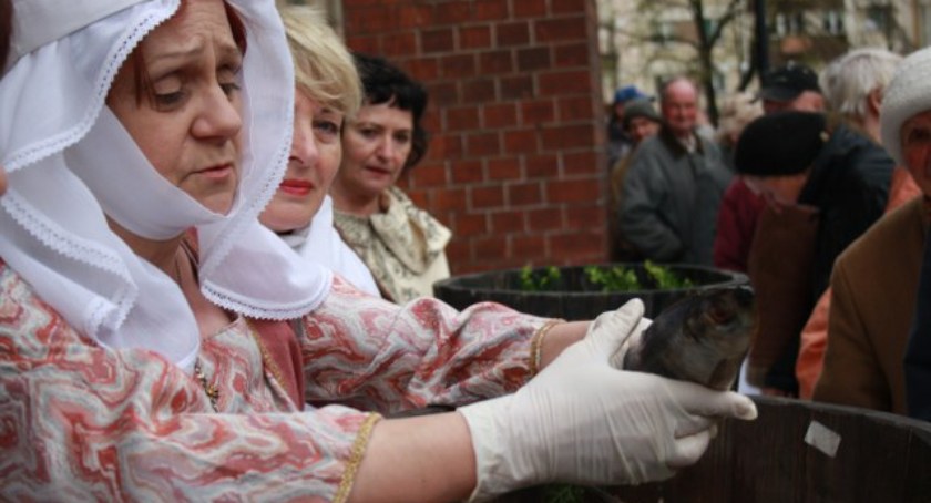 W Wielki Piątek legniczanie dostaną śledzia, chleb i grosz