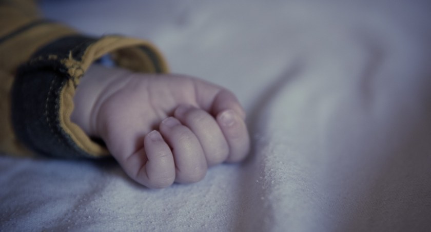 Po śmierci 4-miesięcznej Oliwii prokurator oskarża rodziców 
